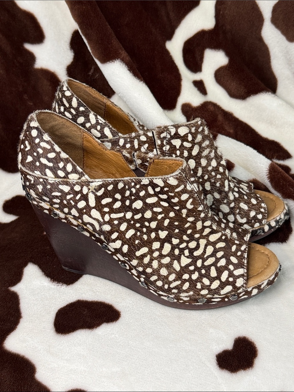 Dr. Scholl's Brown and White Peep-Toe Wedge Sandals